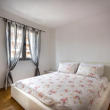 Apartment Montreal Budva